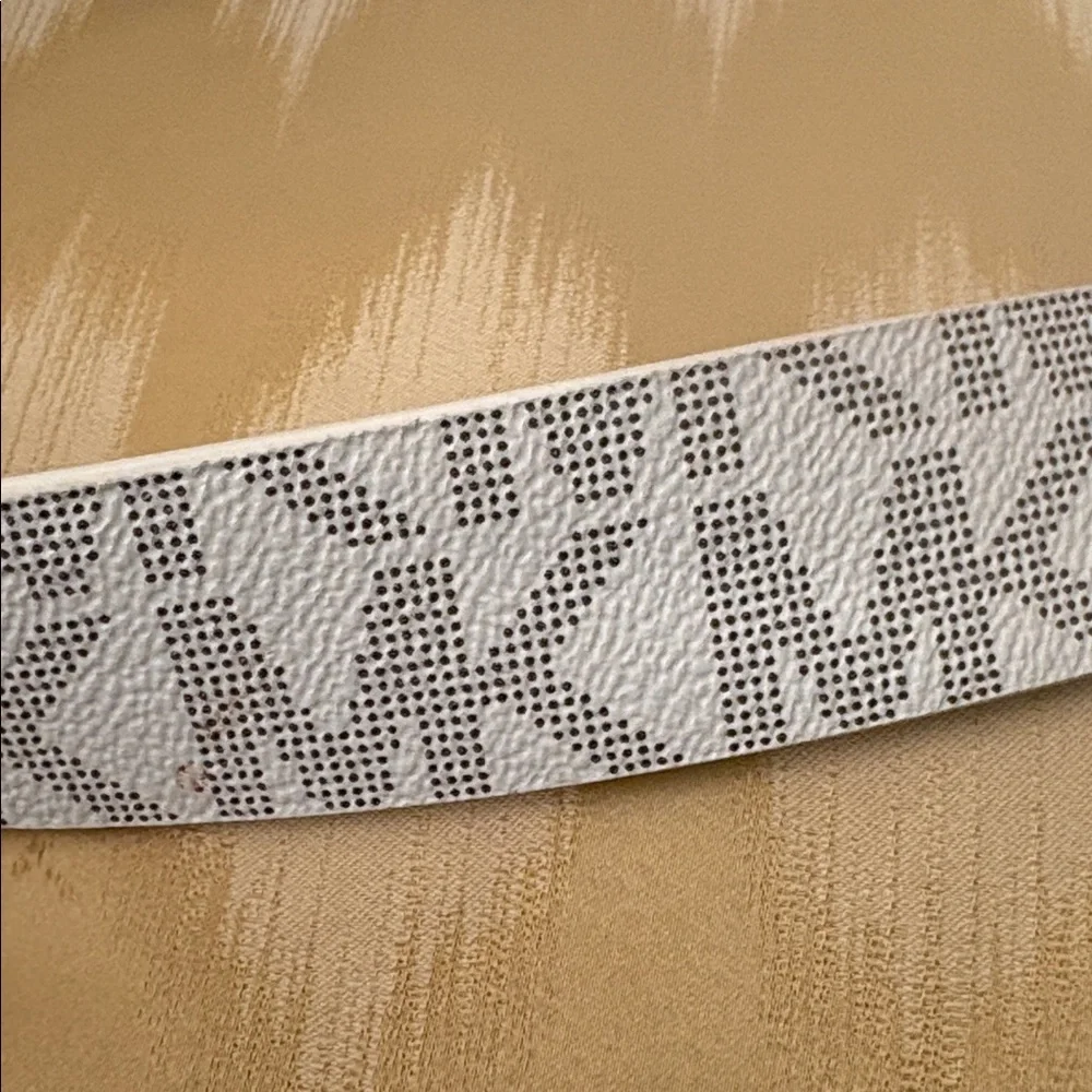 MICHAEL KORS Twist Reversible Belt White Monogram/Brown Monogram 38” M/L, Unisex
